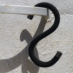 S-haak met lus | Zwart (leer)